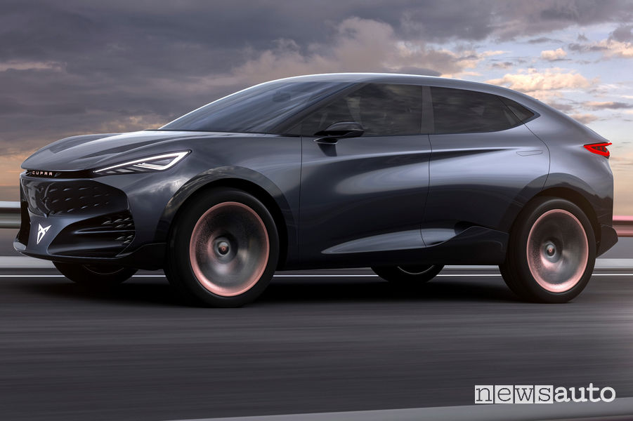 Cupra Tavascan Concept vista di profilo in movimento