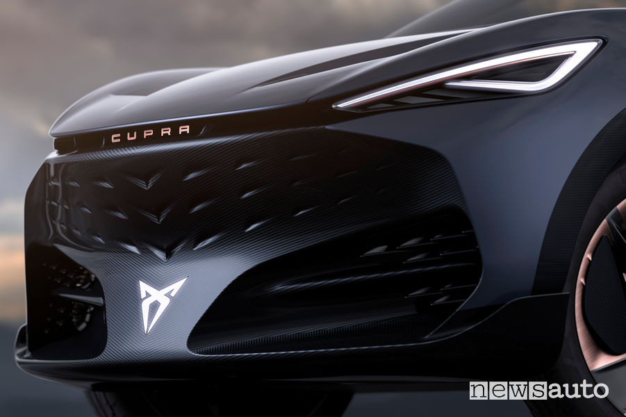 Cupra Tavascan Concept frontale, logo Cupra in basso