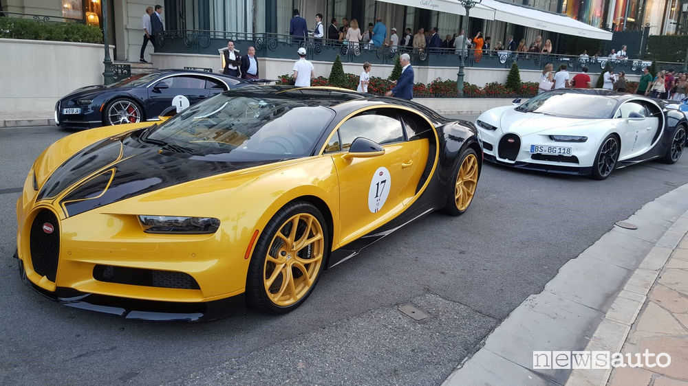 Bugatti Chiron Giallo oro/Nero arrivo del Gran Tour a Montecarlo