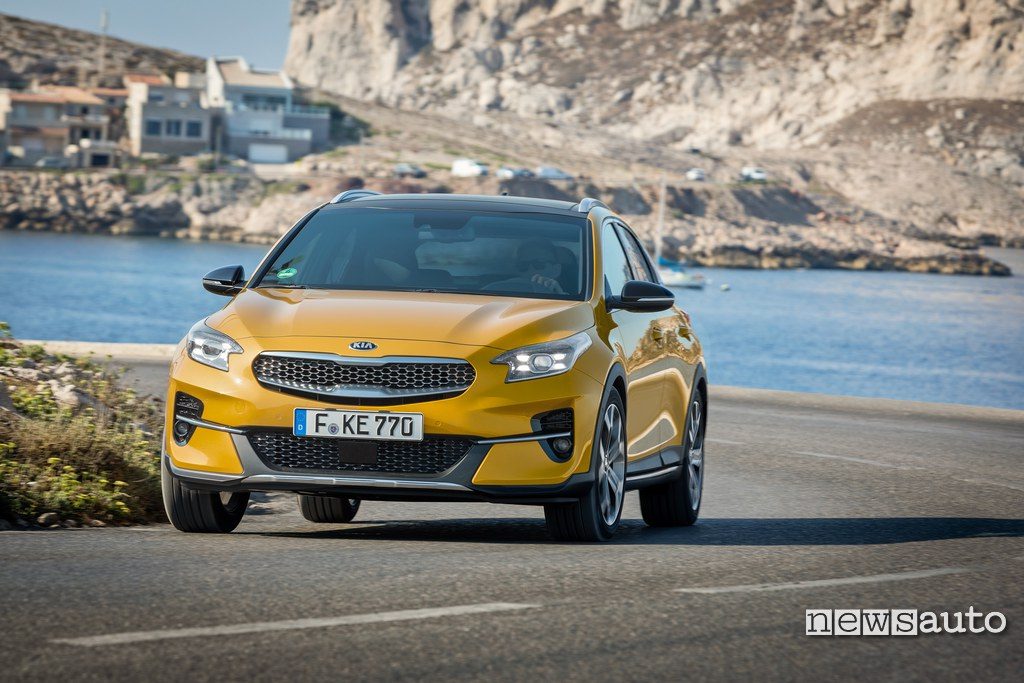 Kia Xceed vista frontale