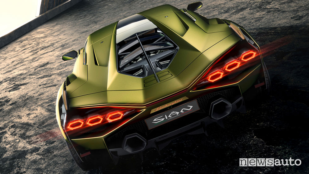 Lamborghini Sian ibrida doppio scarico posteriore