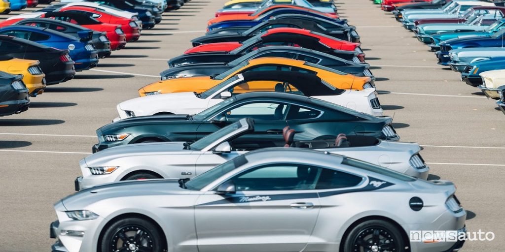 Ford Mustang raduno record mondiale