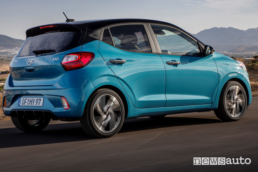Cerchi in lega e fiancata laterale rinnovata sulla Hyundai i10 2020