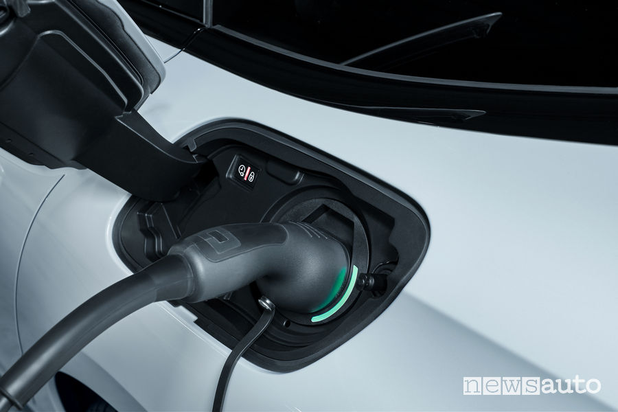 Peugeot 508 Hybrid plug-in presa di ricarica