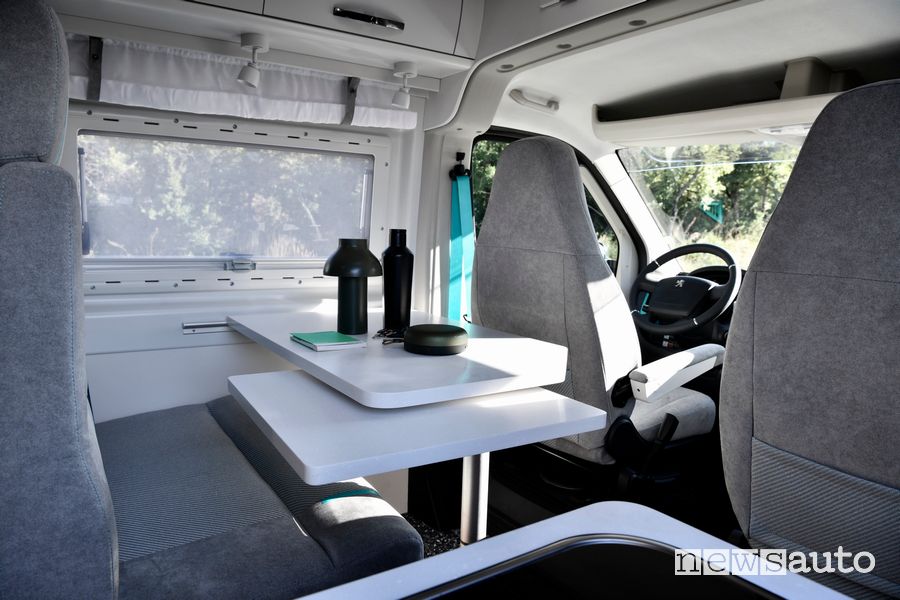 Tavolo, sedili Peugeot Boxer 4x4 Concept
