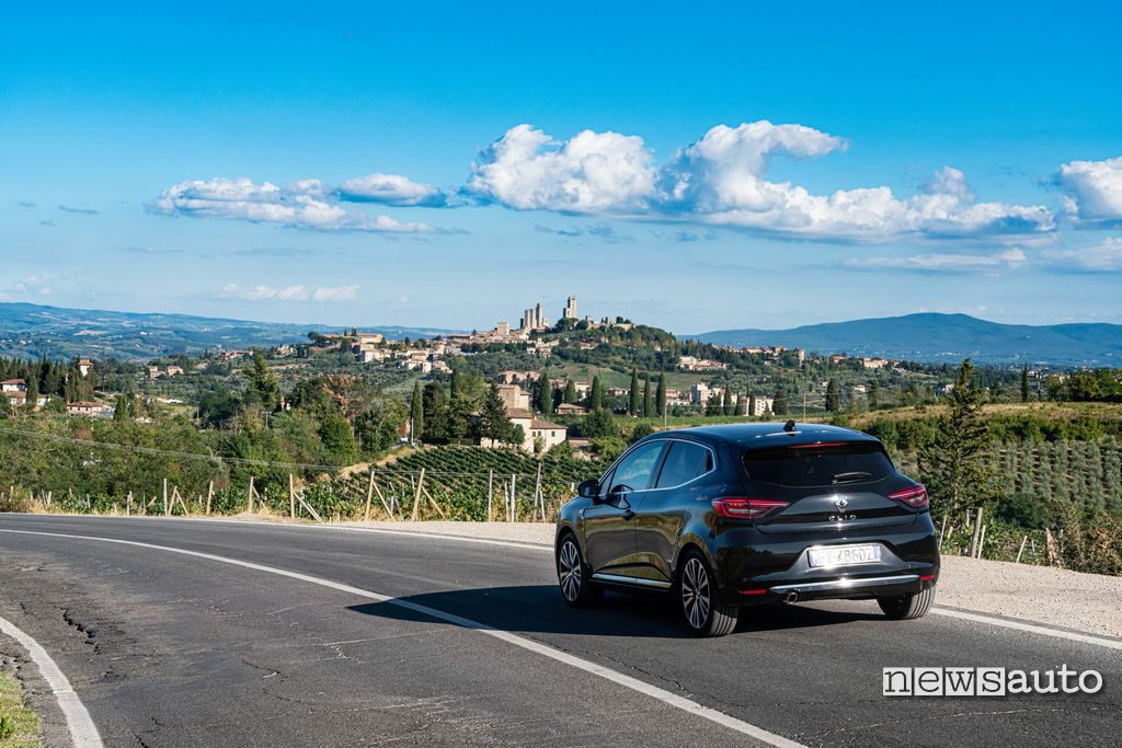 Vista posteriore Renault Clio Initiale Paris 2020