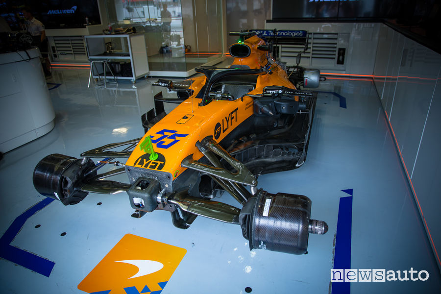 Impianto frenante e sospensioni McLaren F1 MCL34 2019 nel box di Monza