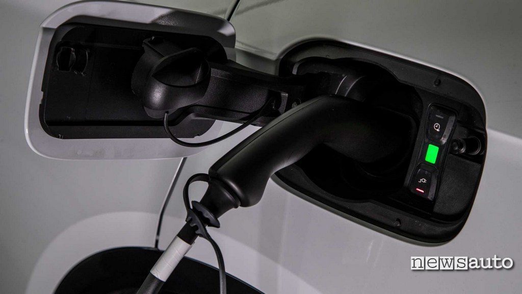Come si ricarica la batteria di Audi Q5 PHEV