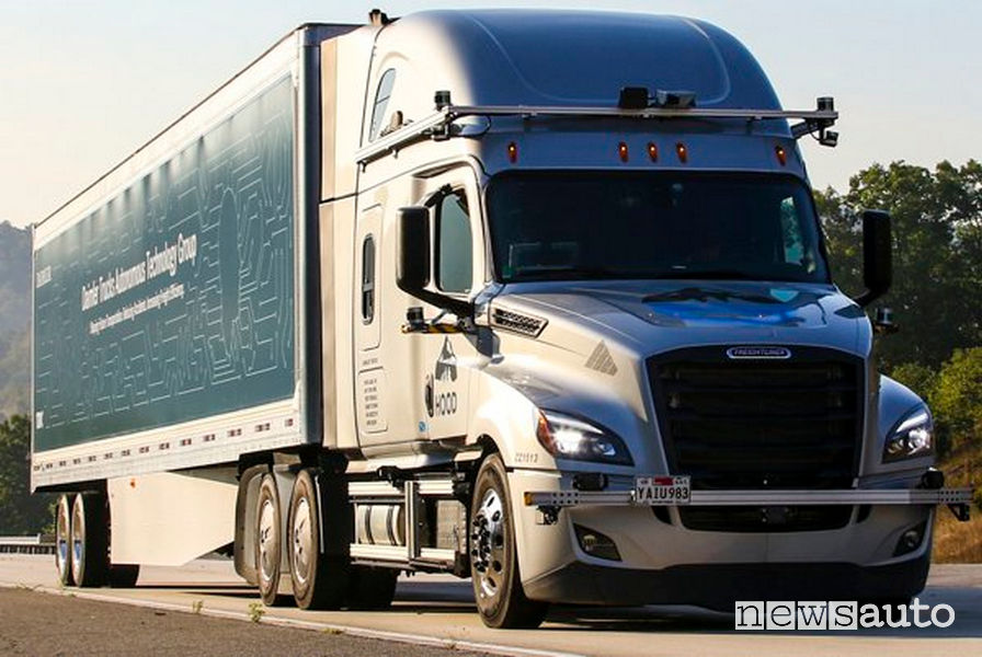 test in autostrada camion a guida autonoma Daimler Trucks