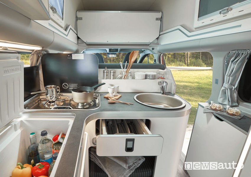 abitacolo zona giorno camper Ford Transit Custom Nugget