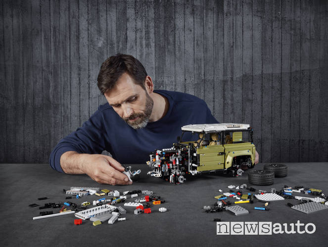 Lego Land Rover Defender fuoristrada giocattolo