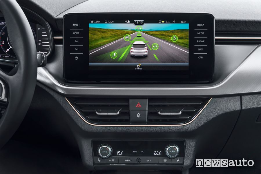 Skoda Kamiq comando vocale auto Digital Assistant “Okay, Laura!”