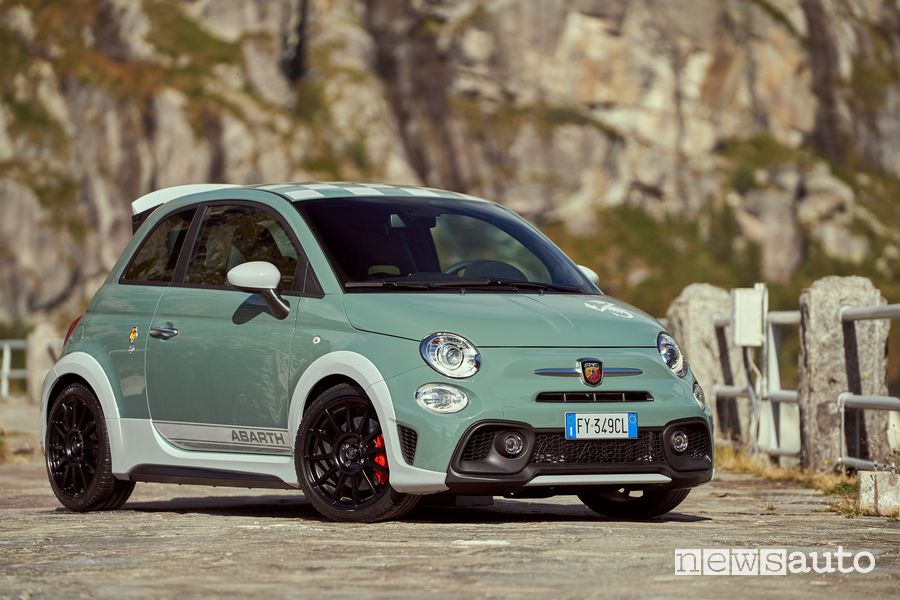 Cerchi in lega 17" e pinze rosse Brembo Abarth 70° Anniversario