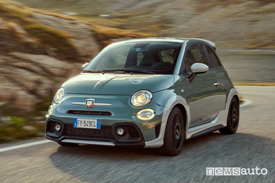 Frontale, prese d'aria anteriori Abarth 695 70° Anniversario