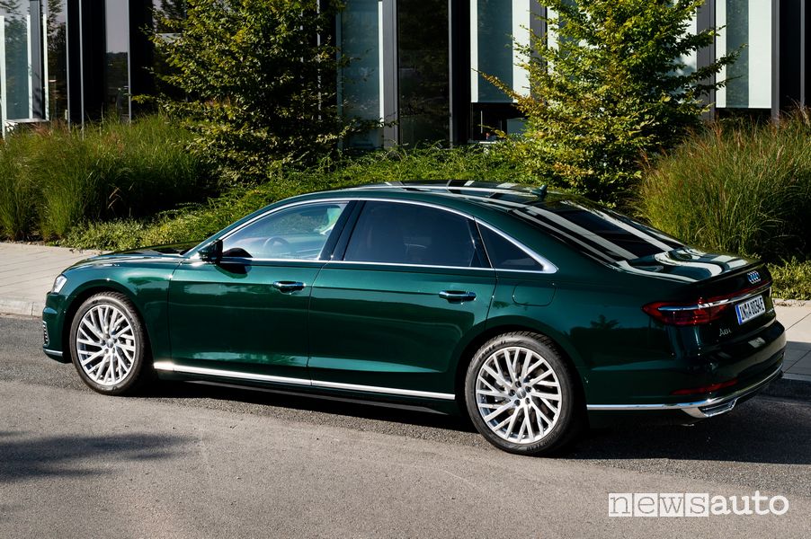 Cerchi in lega fiancata laterale Audi A8 L 60 TFSI e ibrida plug-in