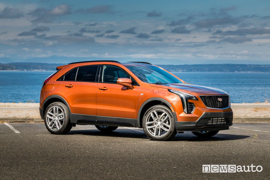 Cerchi in lega, vista laterale Cadillac XT4 Sport