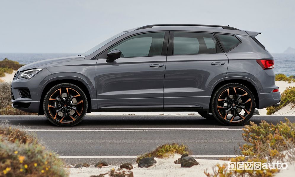Fiancata laterale lato guidatore Cupra Ateca Limited Edition