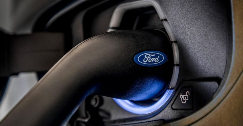 Presa di ricarica Ford Transit Custom PHEV ibrido plug-in