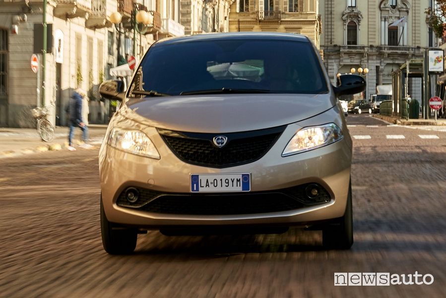 Mascherina e paraurti anteriore Lancia Ypsilon Monogram