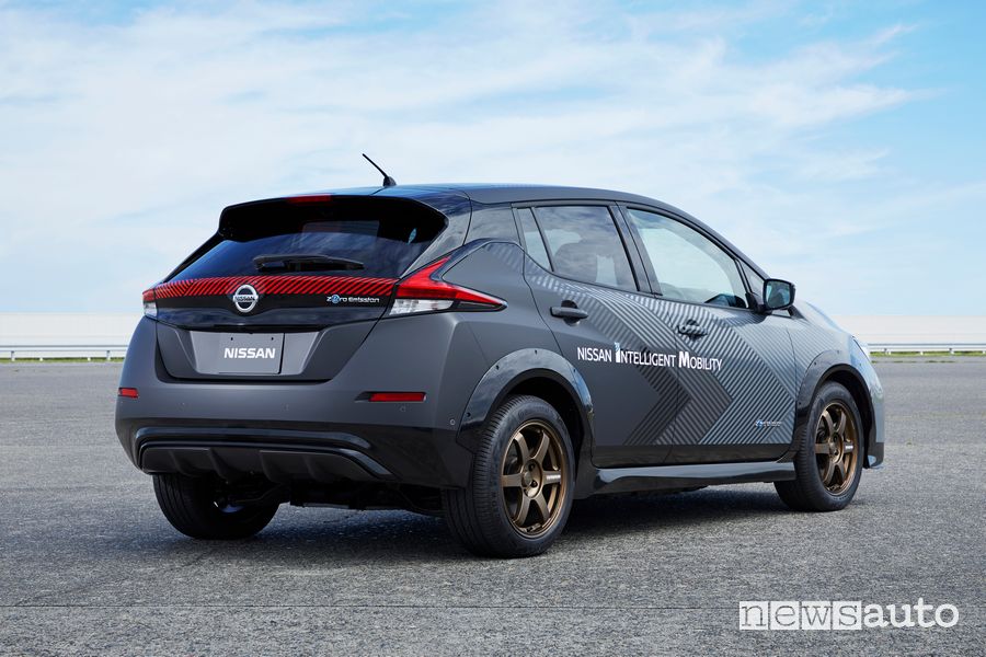 Vista posteriore prototipo Nissan Leaf