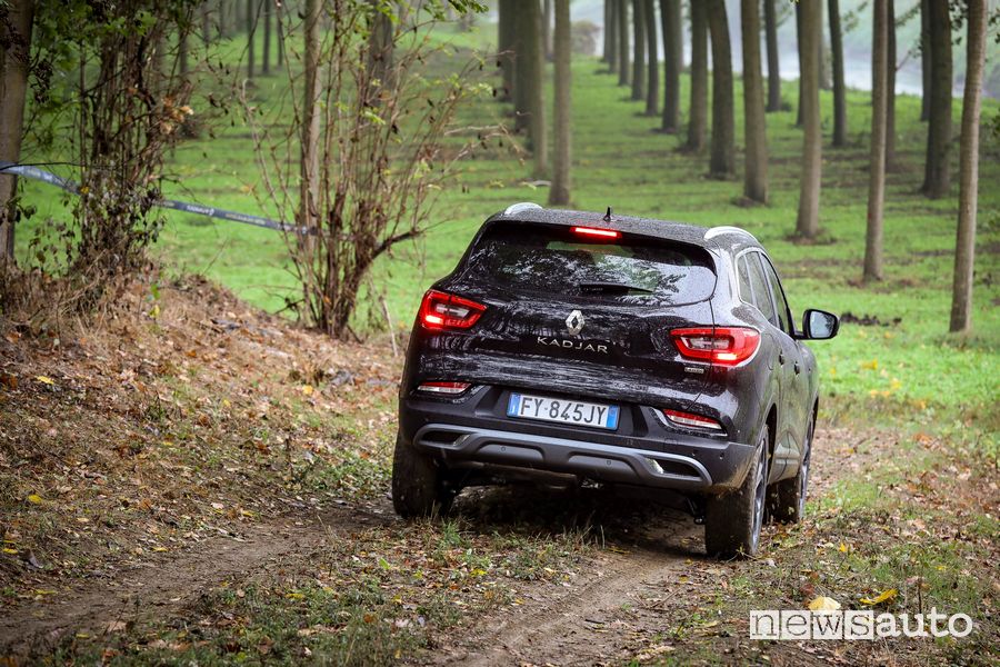 Posteriore, paraurti Renault Kadjar 4x4 Black Edition prova in off road