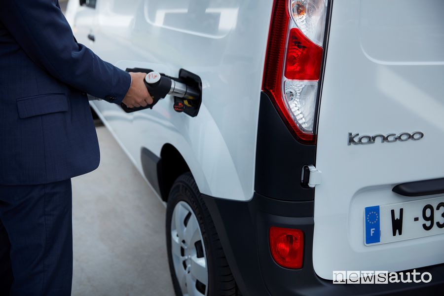 Rifornimento idrogeno Renault Kangoo Z.E Hydrogen