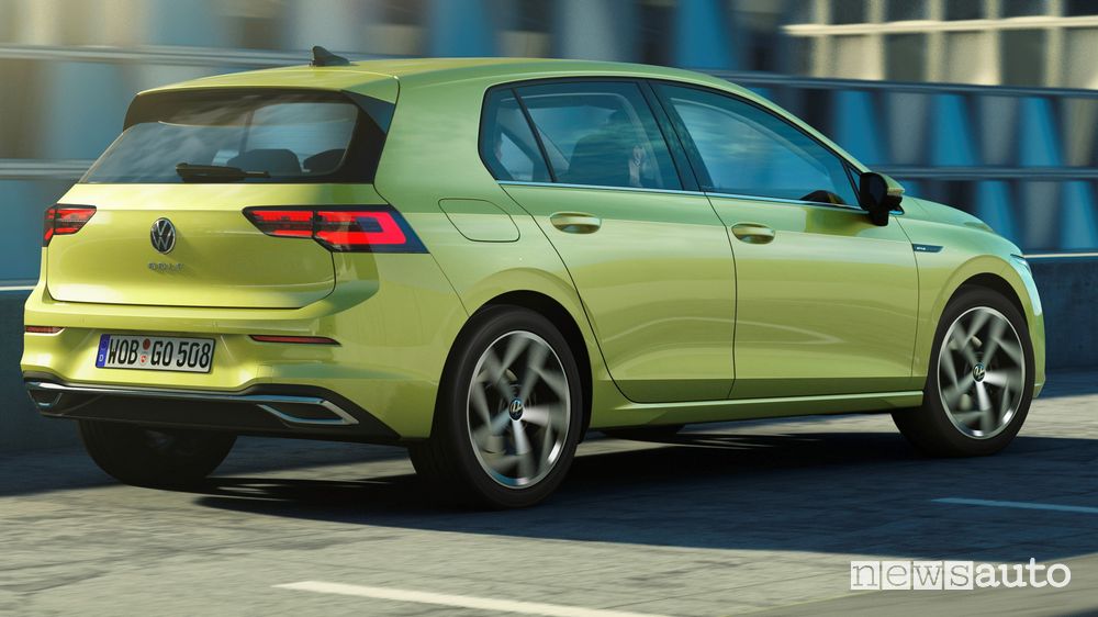 Vista posteriore Volkswagen Golf 8 2020