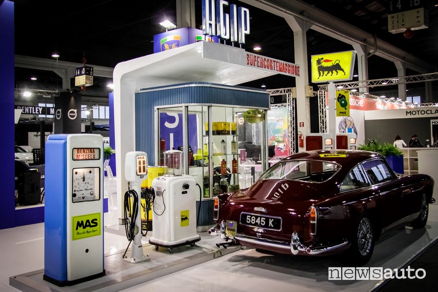 Distributore di benzina vintage 