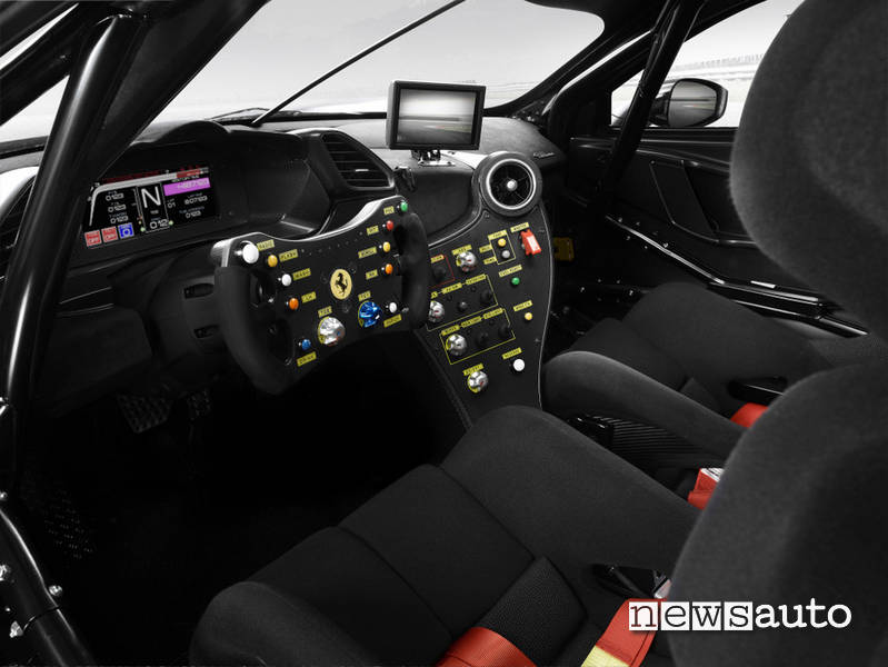 interni ferrari 488 challenge evo