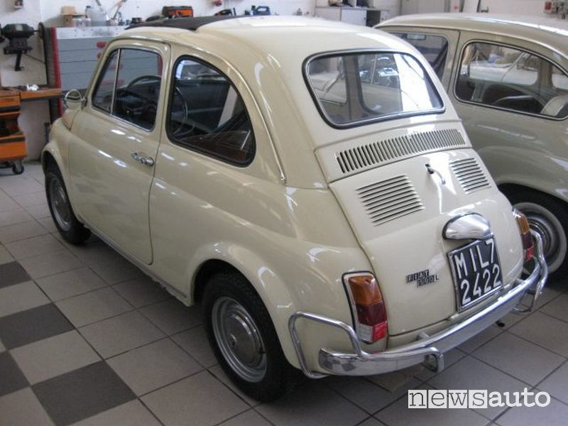Fiat 500 storica con il tetto apribile