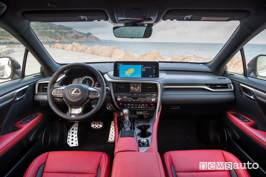 Volante, abitacolo Lexus RX 450h 2020