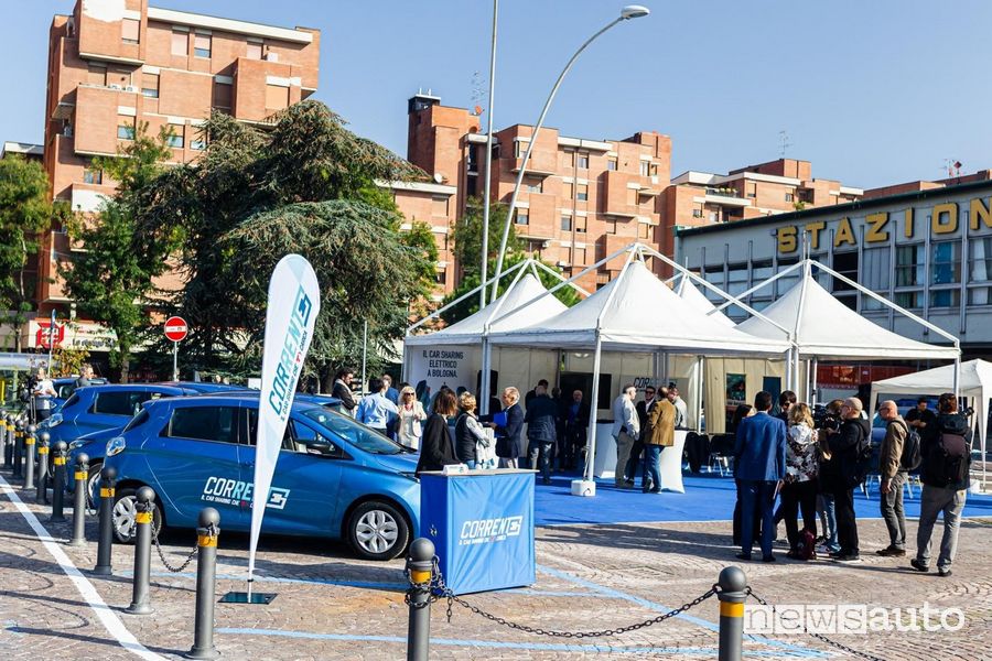 car sharing "Corrente" Bologna noleggio auto elettriche Renault Zoe