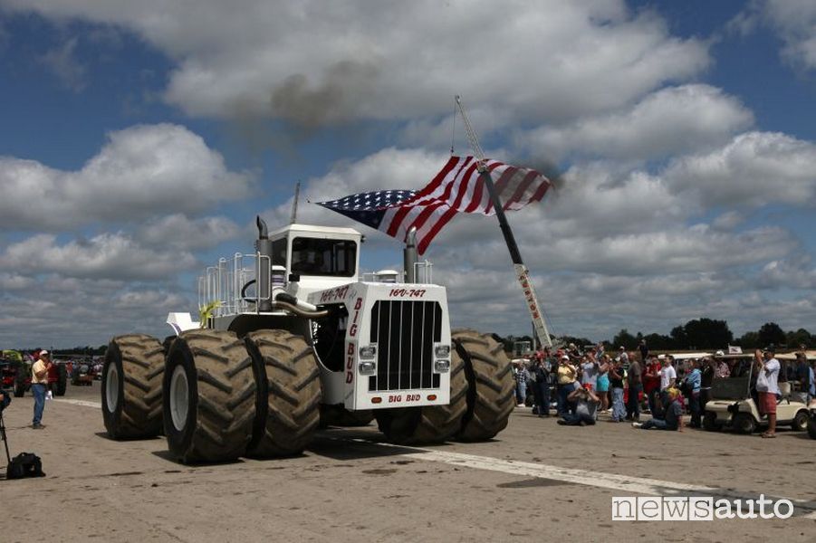 Big Bud 16V-747 trattore più potente al mondo