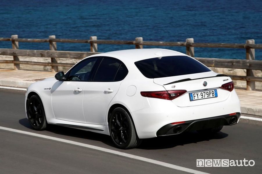Vista posteriore, cerchi in lega Alfa Romeo Giulia 2020 Veloce Ti