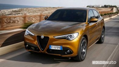 Vista di profilo Alfa Romeo Stelvio 2020 Veloce