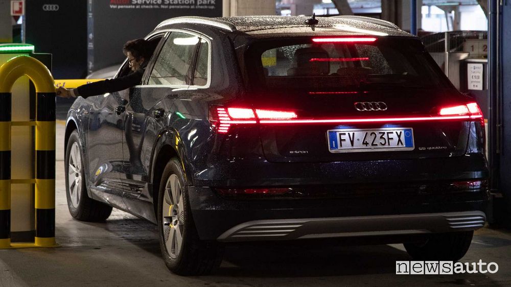 Arrivo all'aeroporto di Bologna per il service Audi