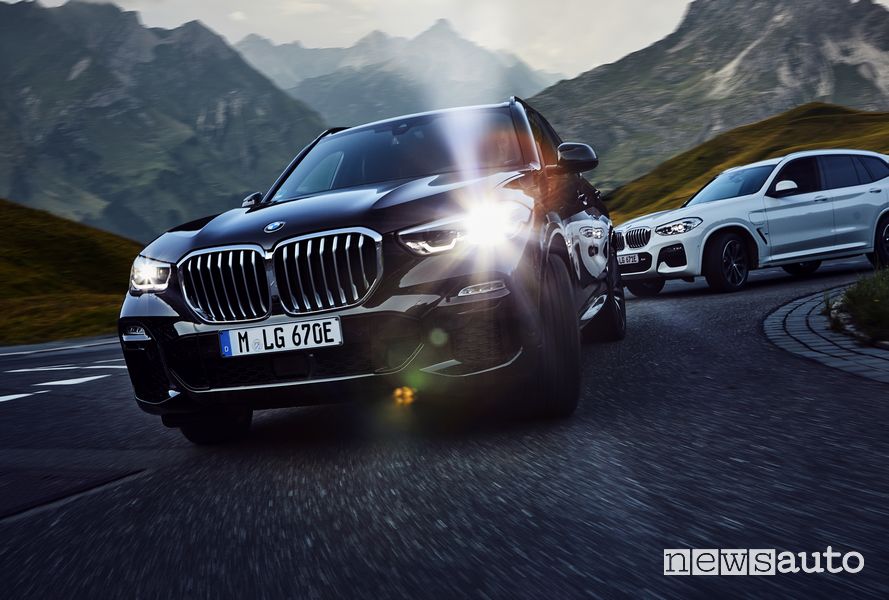 Frontale BMW X3 xDrive 30e ibrida plug-in