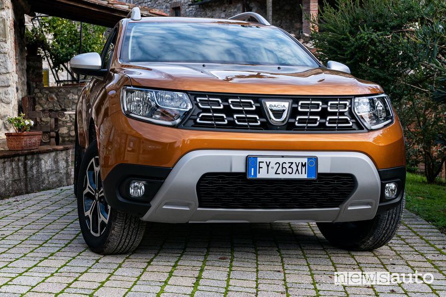 Vista anteriore Dacia Duster benzina TCe 100