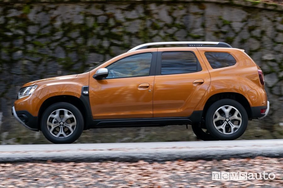 Fiancata laterale lato guidatore Dacia Duster benzina TCe 100