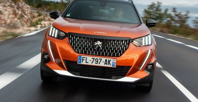 Frontale, fari a led firma luminosa Peugeot 2008 2020