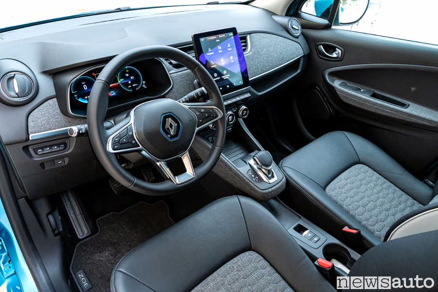 Abitacolo rinnovato nuova Renault ZOE 2020, nuovo cruscotto, nuovo sistema multimediale
