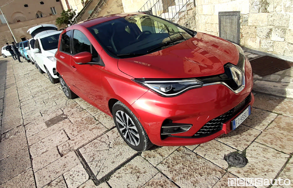 Nuova Renault Zoe R135 ZE50 2020 colore Rosso Passion