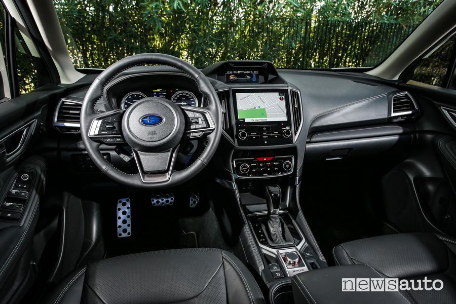 Volante, interni, plancia strumenti Subaru Forester e-BOXER