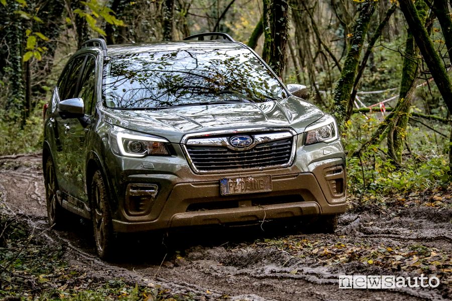 Prova sul fango in off road Subaru Forester e-Boxer
