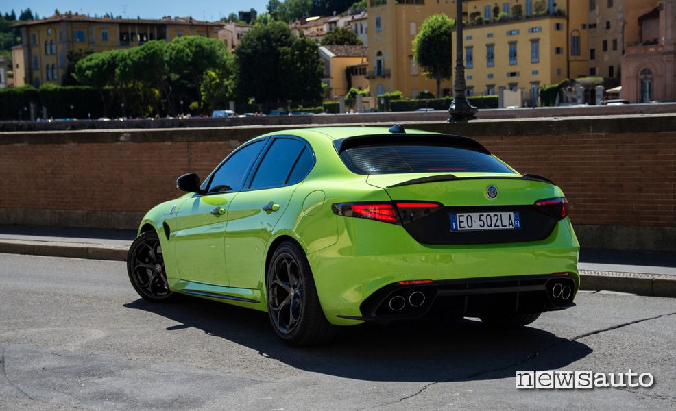 Codacons denuncia Alfa Romeo per le immagini del film 6 Underground  di Netfix dove una Giulia sfreccia a tutta velocità con traversi per il centro storico di Firenze. 