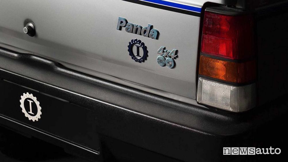 Logo Garage Italia, badge Fiat Panda 4x4 portellone posteriore