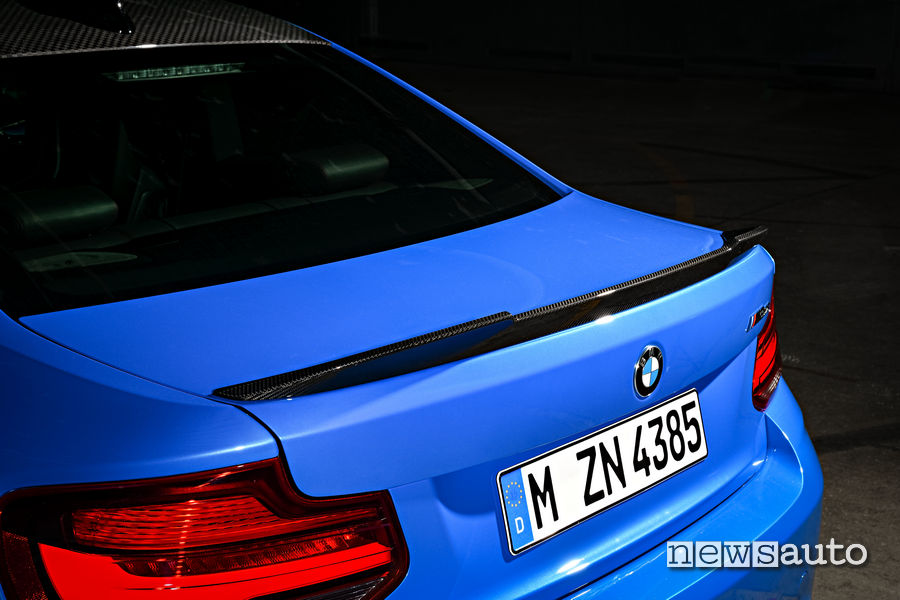 Carbonio sullo spoiler posteriore della BMW M2 CS