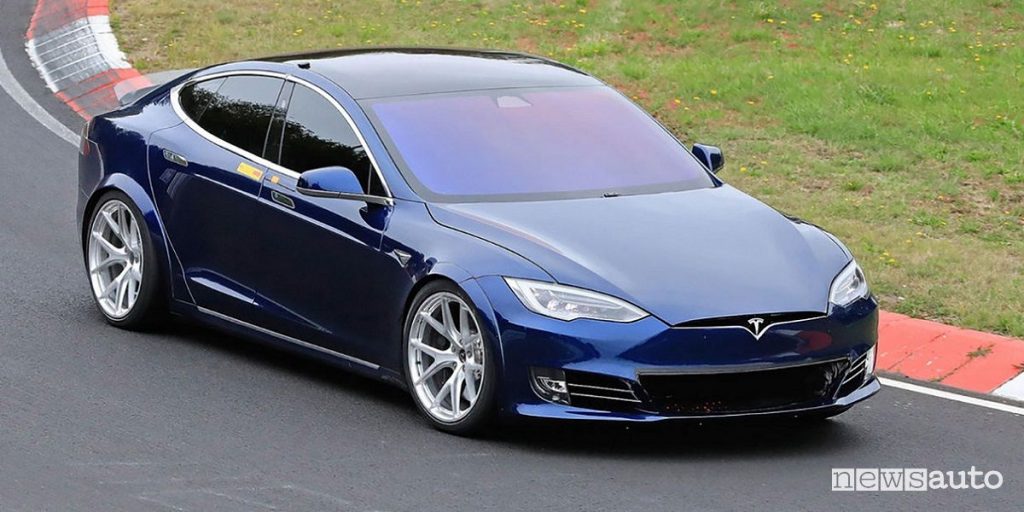 Al Nurburgring Tesla Model S