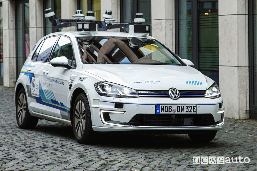Prototipo Volkswagen e-Golf a guida autonoma