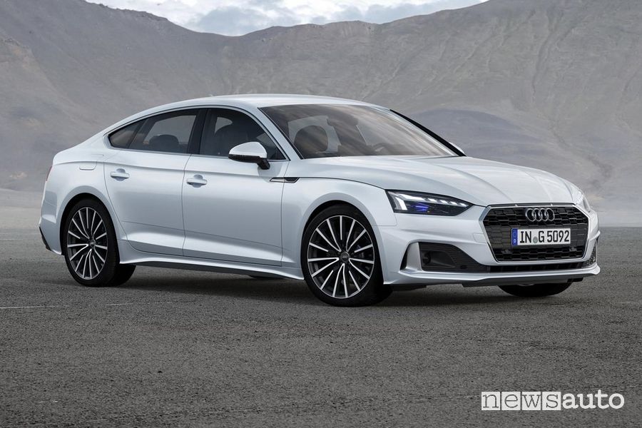 Vista di profilo Audi A5 Sportback g-tron a metano